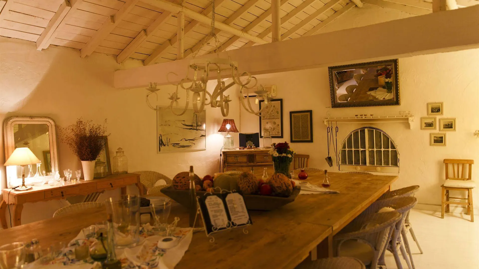 Bakkhos Guesthouse 쿠사다시
