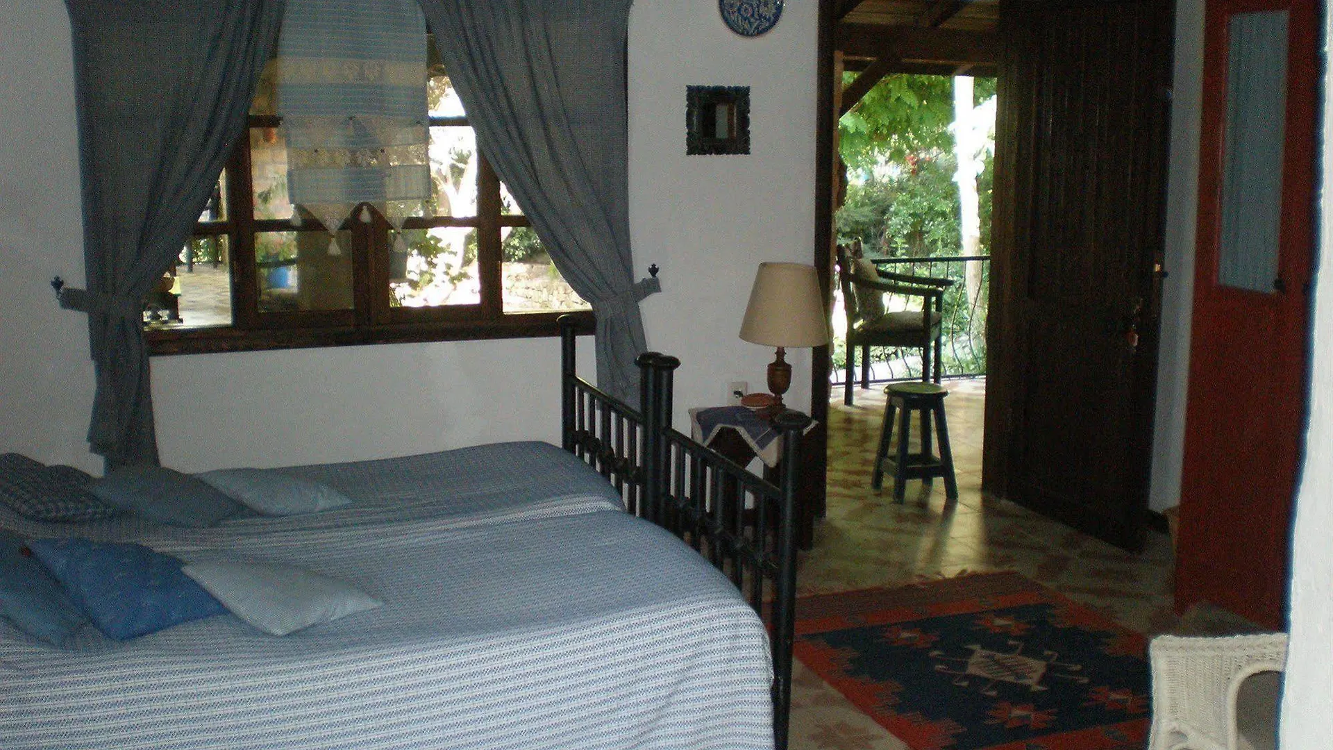 Bakkhos Guesthouse 쿠사다시
