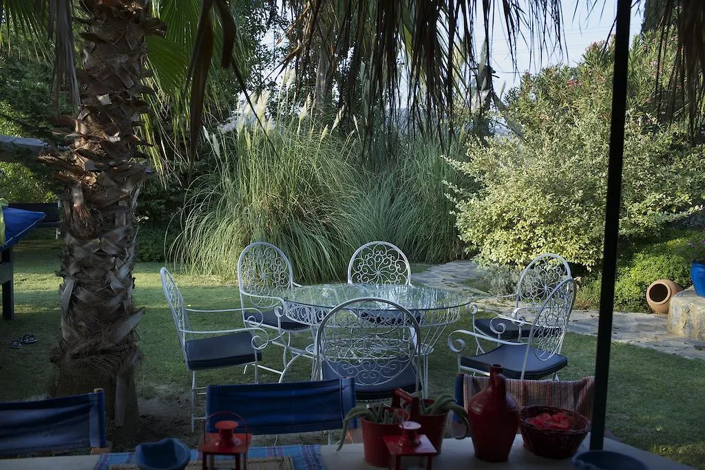 Bakkhos Guesthouse 쿠사다시 3*,