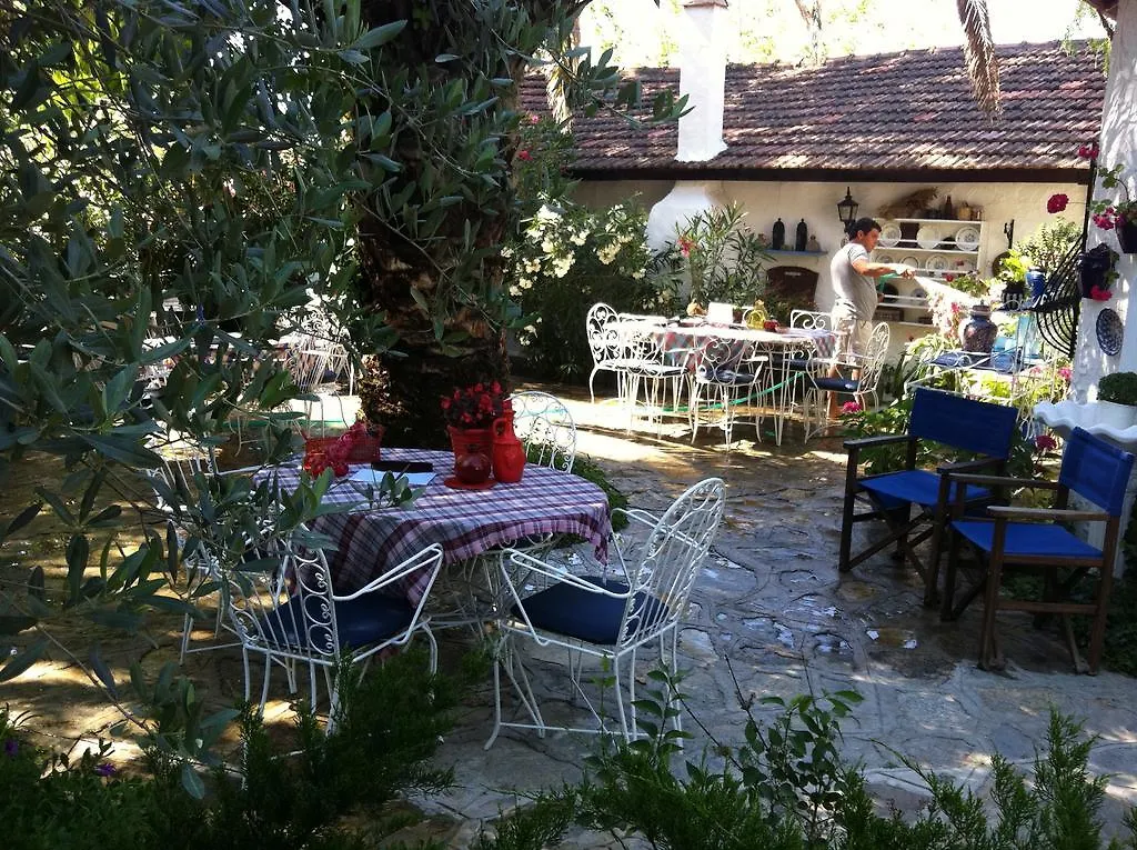 Bakkhos Guesthouse 쿠사다시 게스트하우스